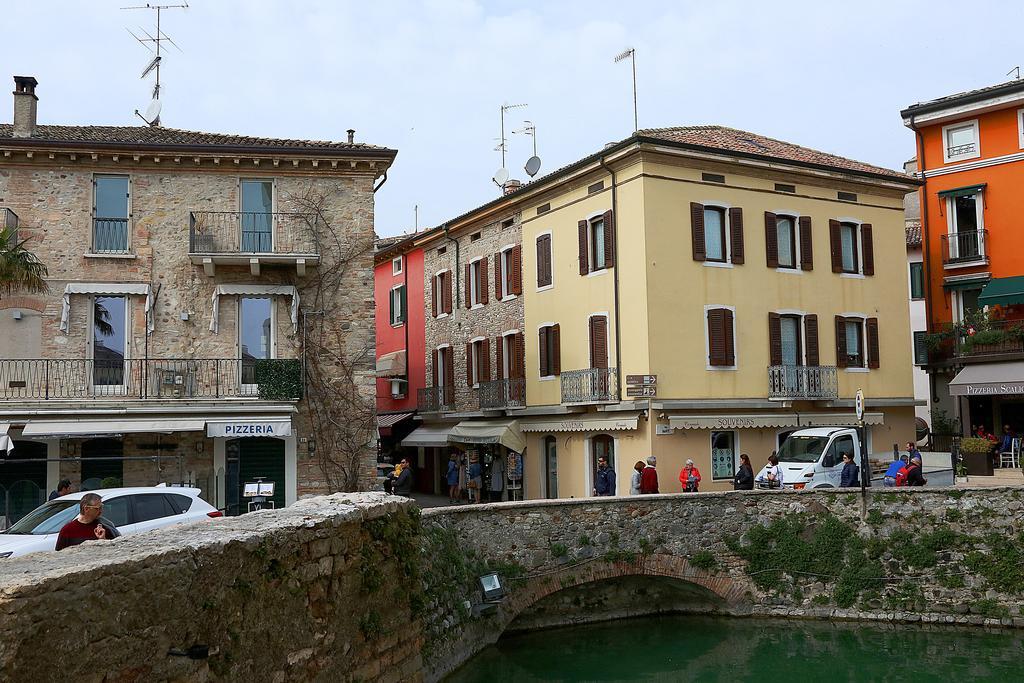 Aurora Sirmione Appartamenti Eksteriør bilde